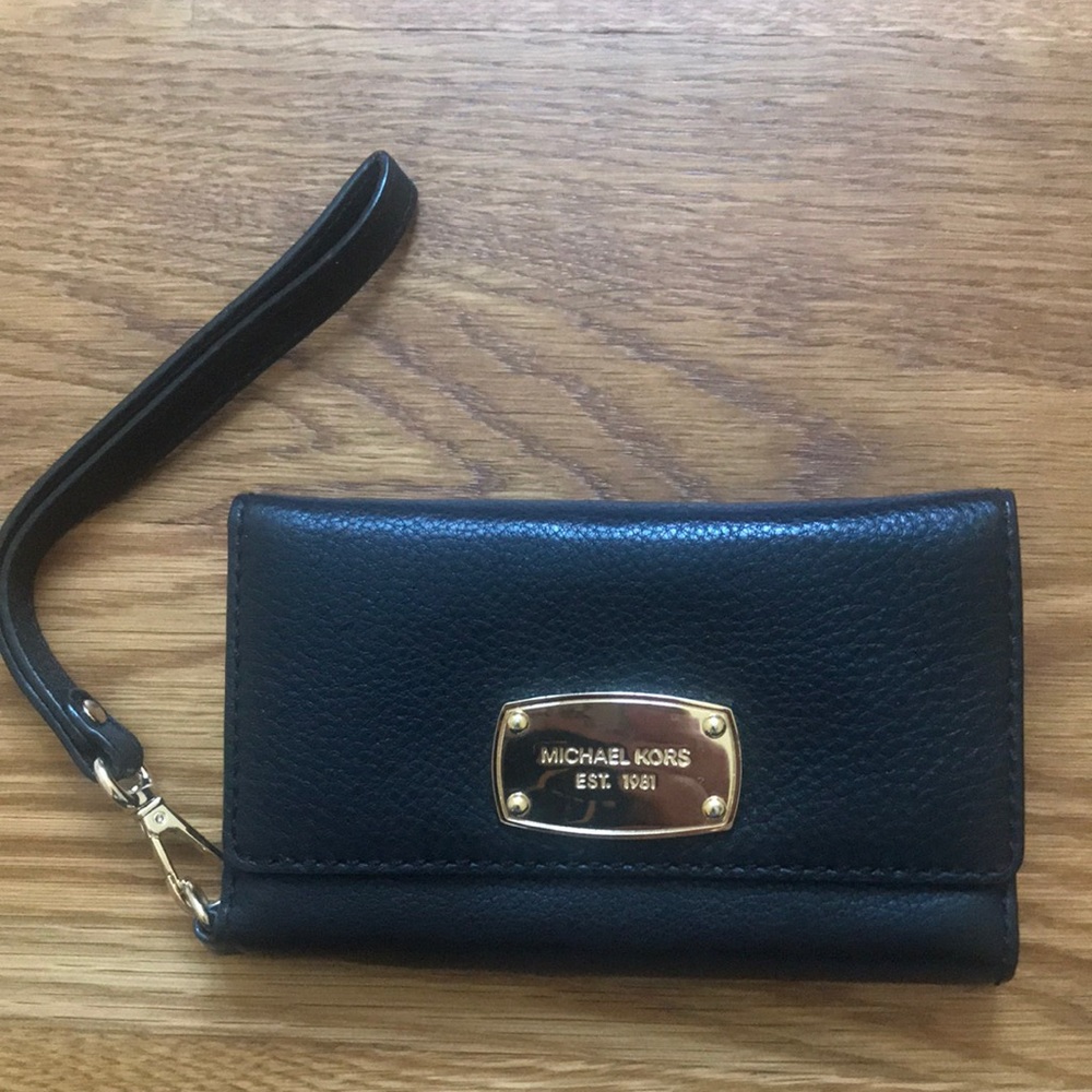Micheal Kors Leather I️Phone card holder wristlet